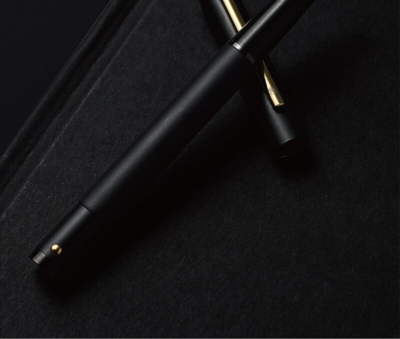 Samsara Black Gold Fountain Pen Standard Edition (with Runner) Standard Edition